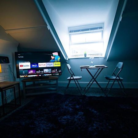 The Beach Suite - Top Floor With Easy Invest Лоустофт Екстериор снимка
