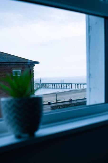 The Beach Suite - Top Floor With Easy Invest Лоустофт Екстериор снимка